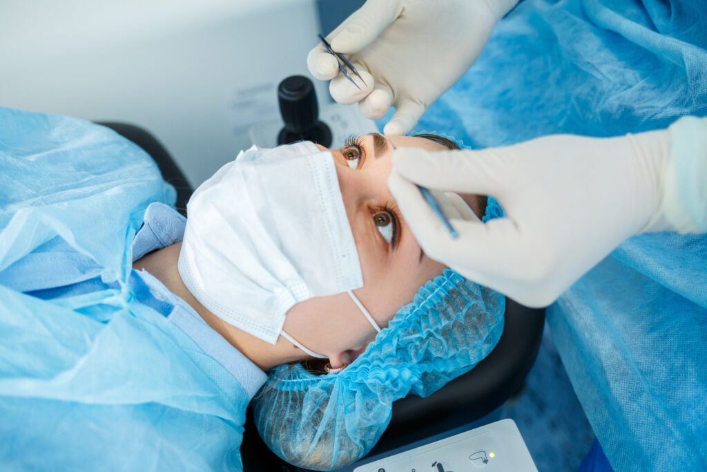 Operación láser en los ojos: precios, riesgos y beneficios en Cancún